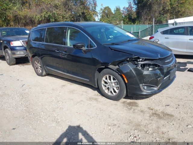Chrysler Pacifica Touring L Image 1