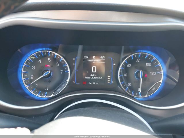 Chrysler Pacifica Touring L Image 5