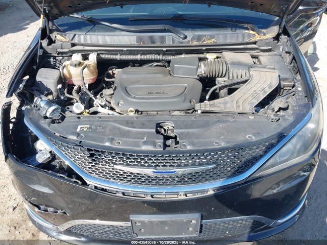 Chrysler Pacifica Touring L Image 8