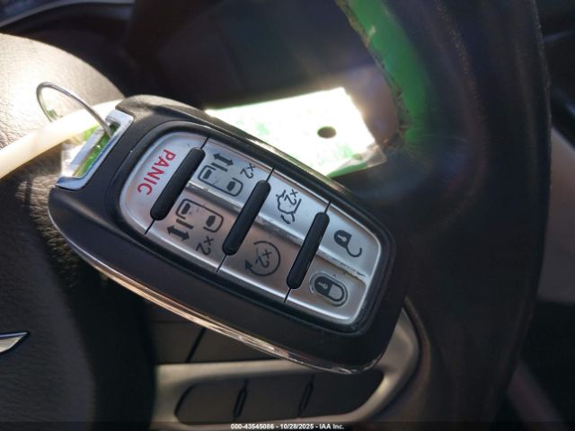 Chrysler Pacifica Touring L Image 9