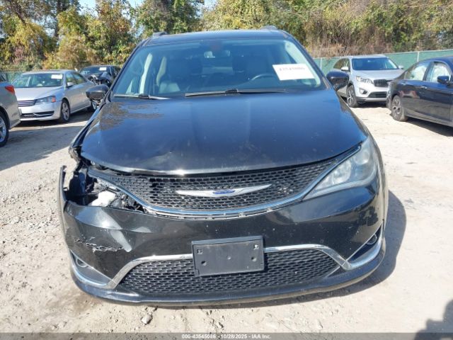 Chrysler Pacifica Touring L Image 15