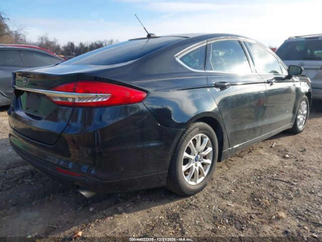 Ford Fusion S Image 2