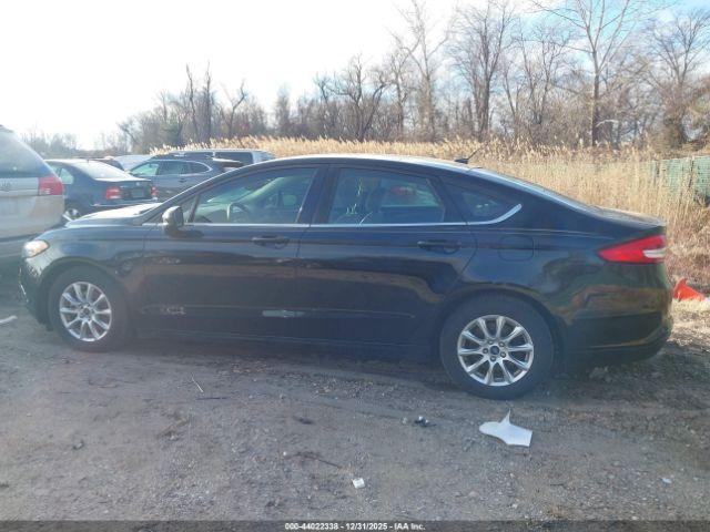 Ford Fusion S Image 10