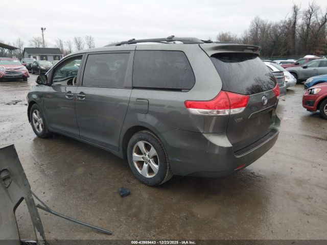 Toyota Sienna Le V6 8 Passenger Image 6