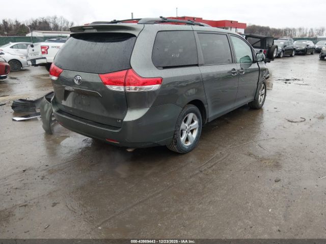 Toyota Sienna Le V6 8 Passenger Image 5