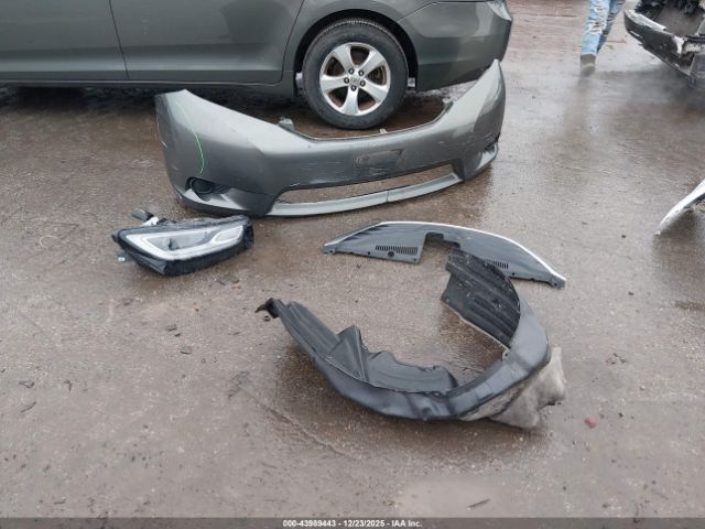 Toyota Sienna Le V6 8 Passenger Image 11