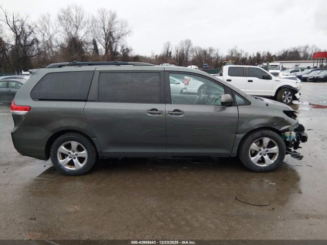 Toyota Sienna Le V6 8 Passenger Image 10