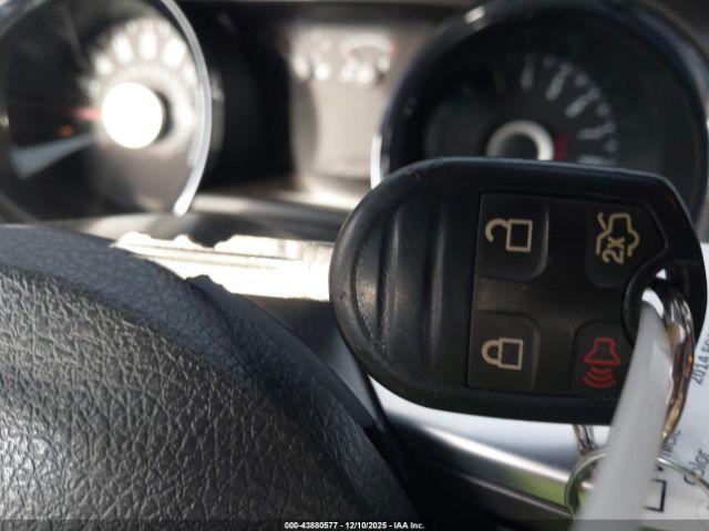 Ford Mustang V6 Image 6